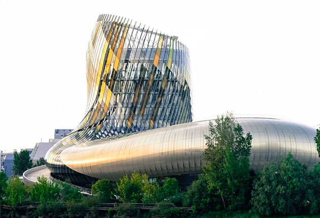 Cité mondiale du vin à Bordeaux - TOP 10 des architectures audacieuses - We Are Com'Art