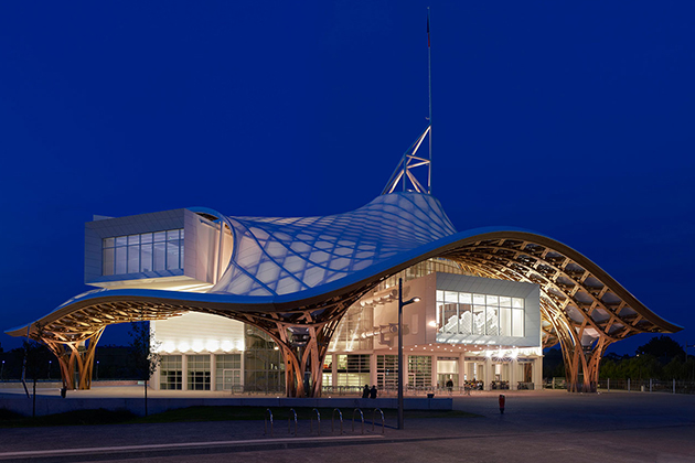 Le centre Pompidou de Metz par l'architecte Shigeru Ban récompensée du prix Pritzker en 2014
