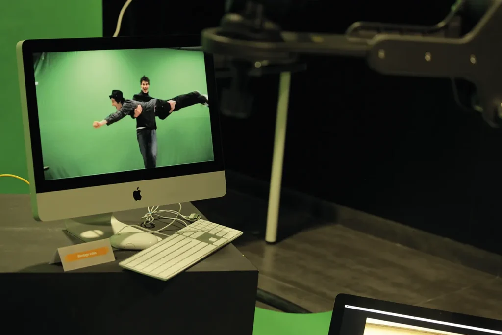 Formation montage video - ecole com'art design